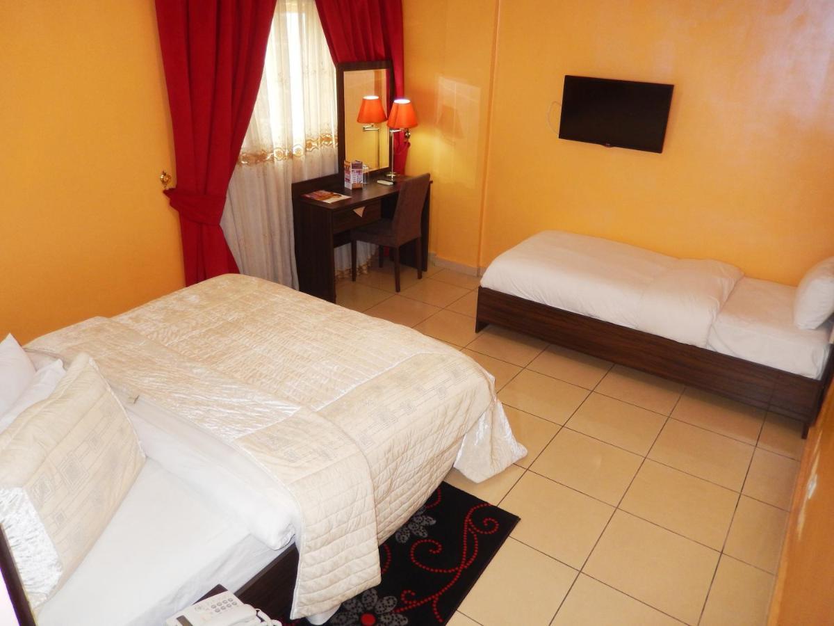 Noubou International Hotel Douala Bagian luar foto