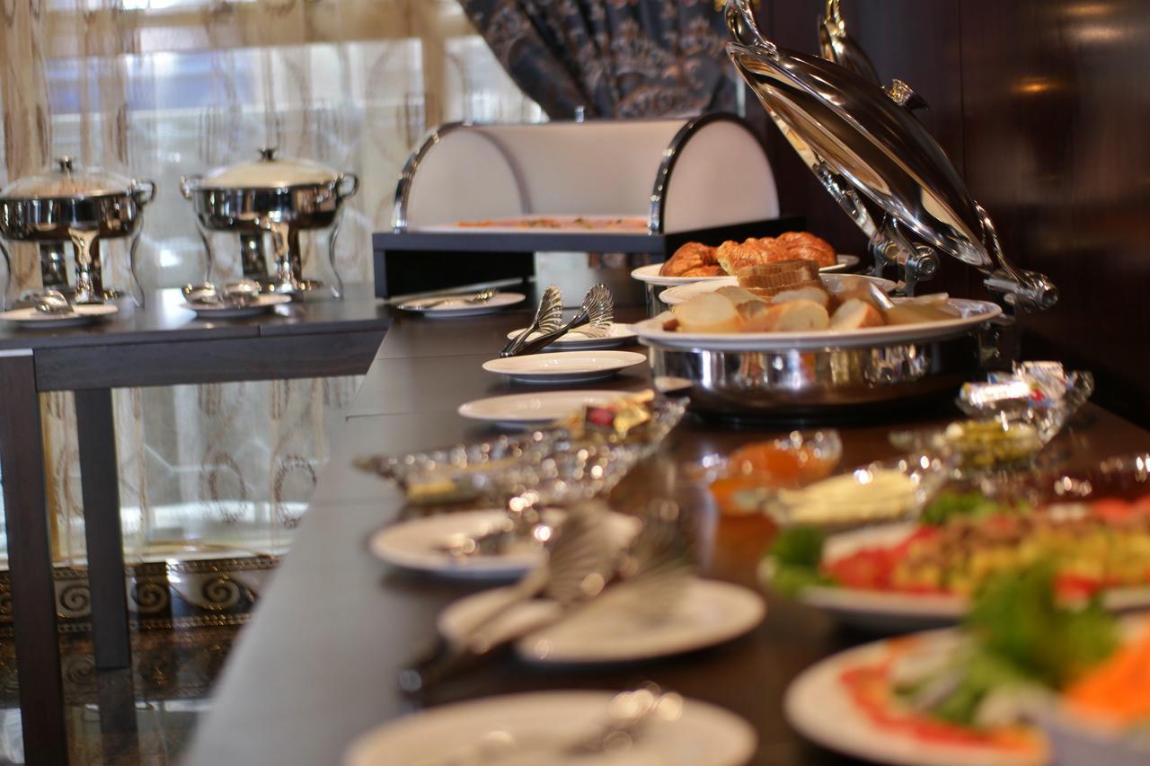 Noubou International Hotel Douala Bagian luar foto