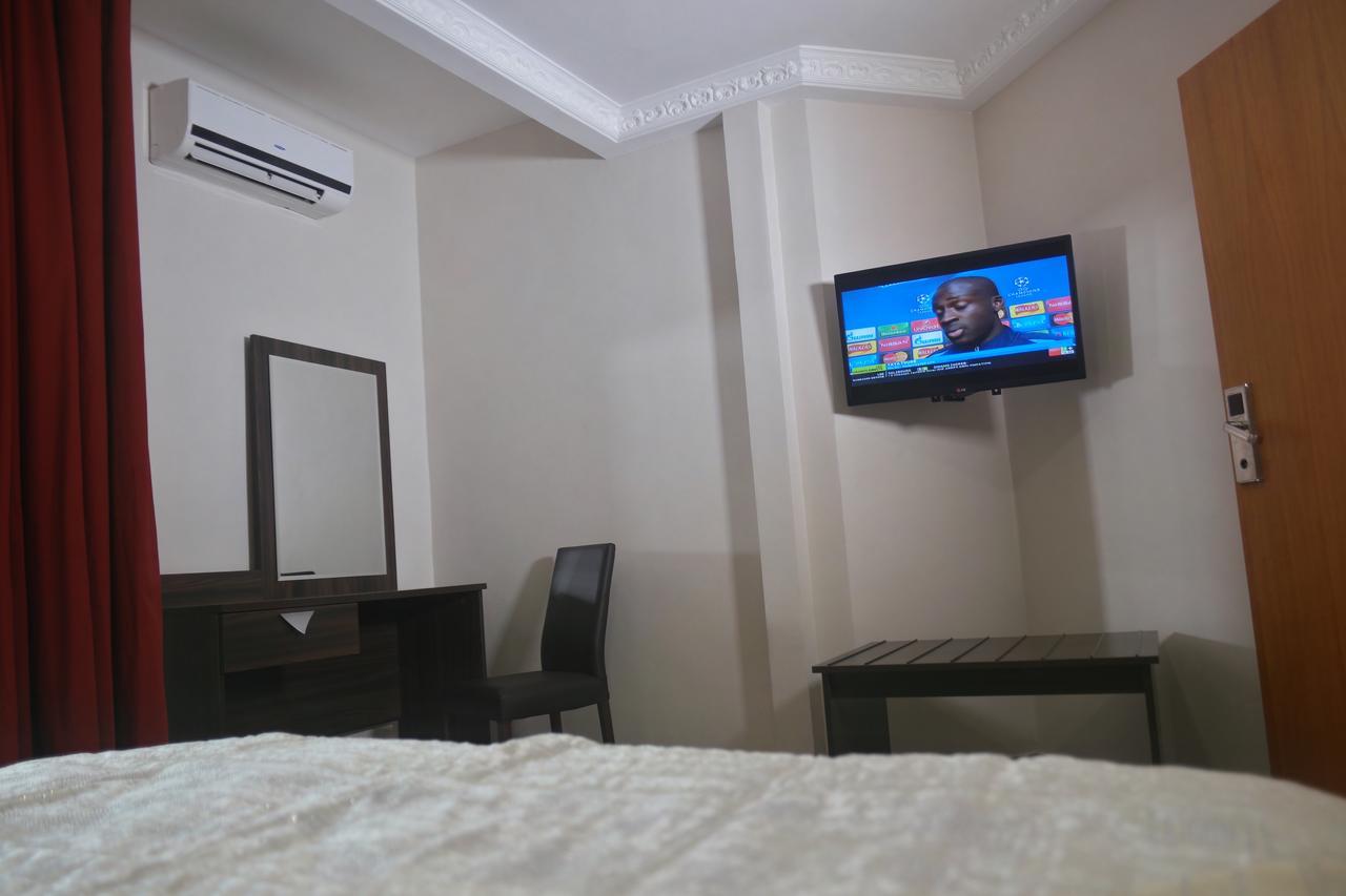 Noubou International Hotel Douala Bagian luar foto