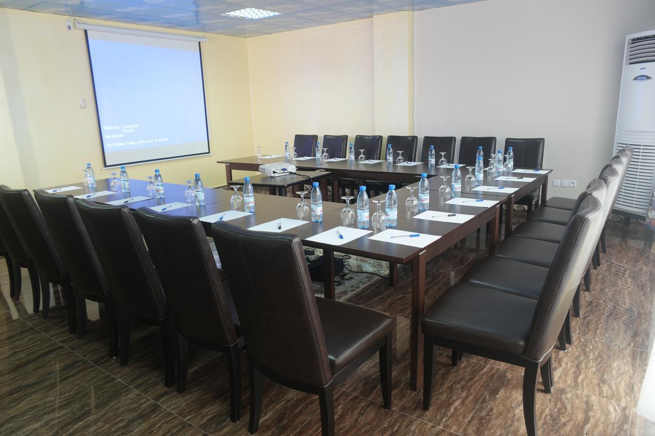 Noubou International Hotel Douala Bagian luar foto