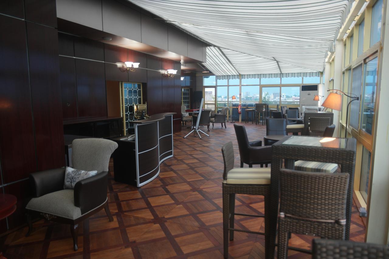 Noubou International Hotel Douala Bagian luar foto