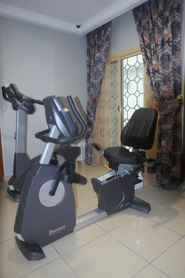 Noubou International Hotel Douala Bagian luar foto