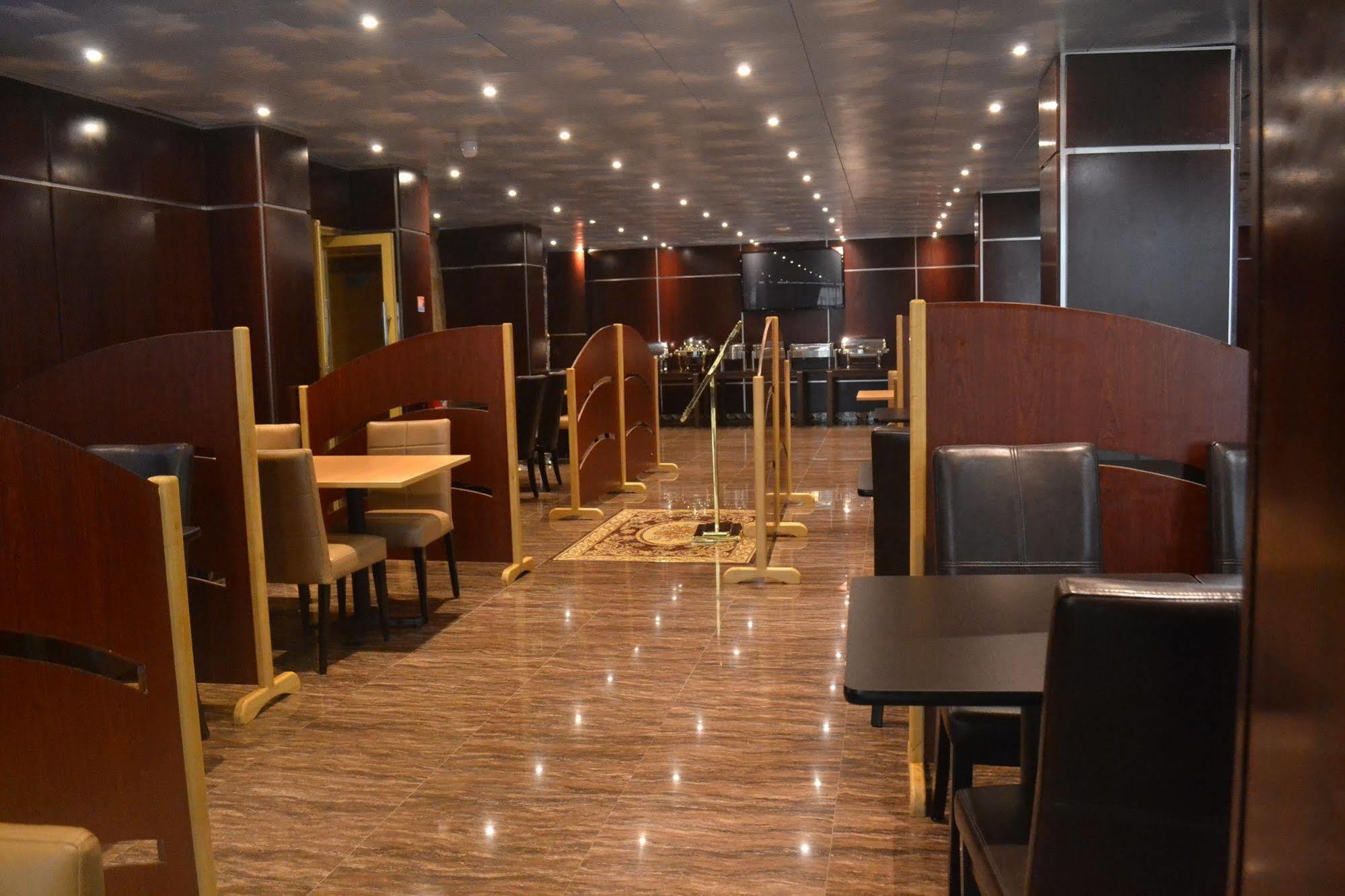 Noubou International Hotel Douala Bagian luar foto