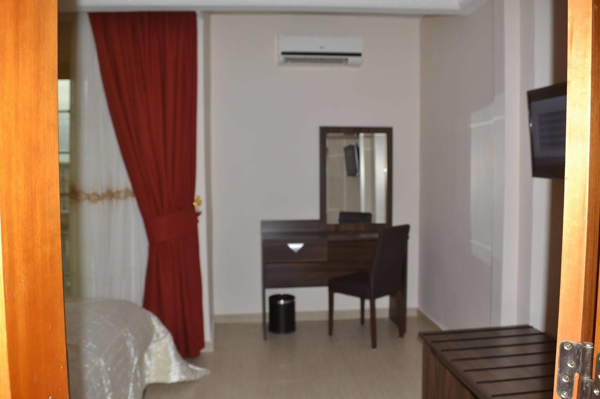 Noubou International Hotel Douala Bagian luar foto