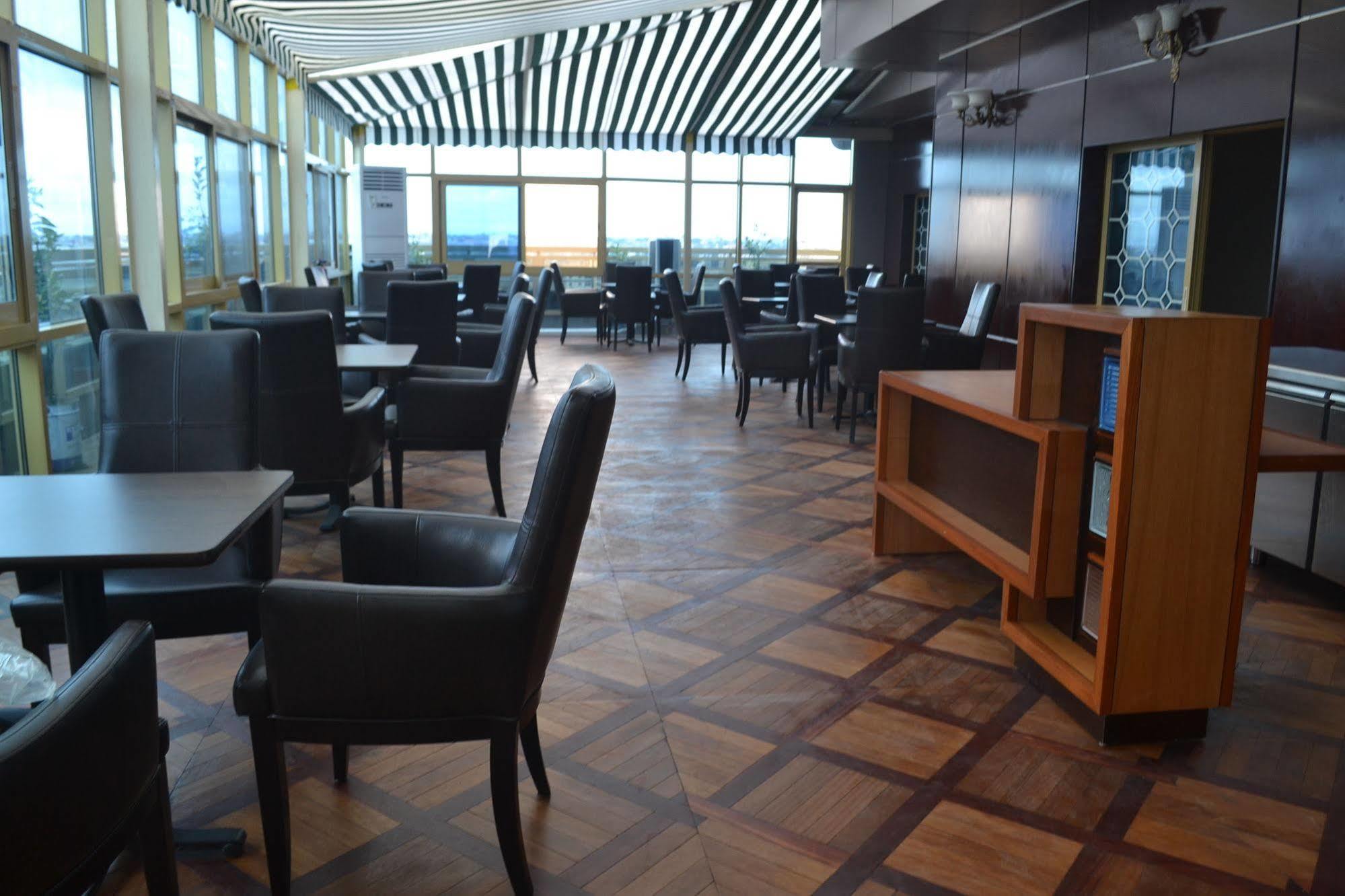 Noubou International Hotel Douala Bagian luar foto