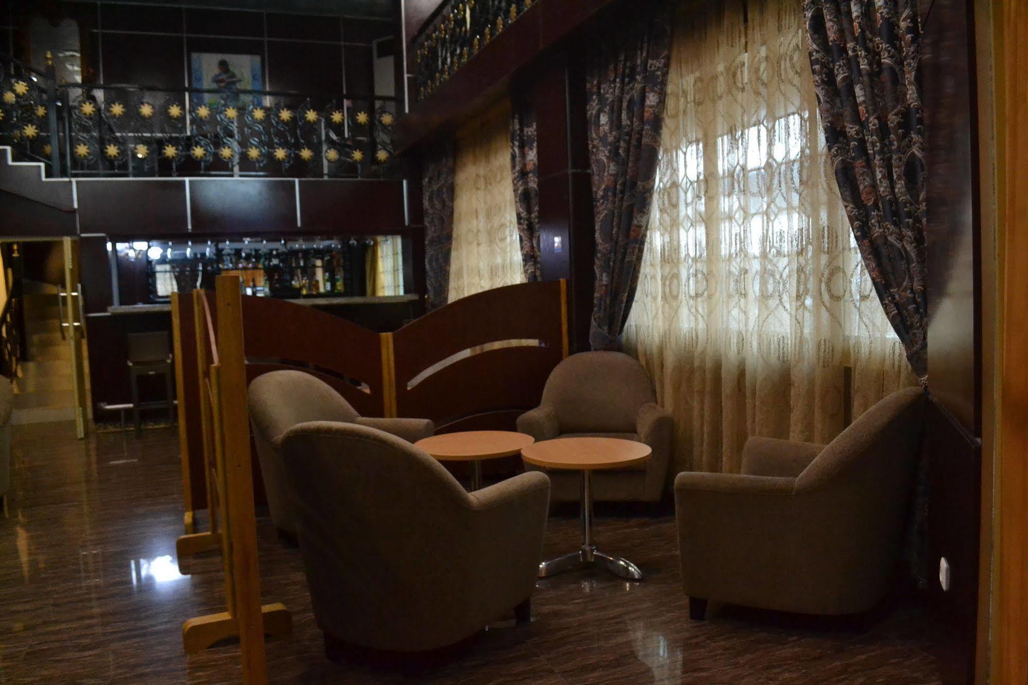 Noubou International Hotel Douala Bagian luar foto