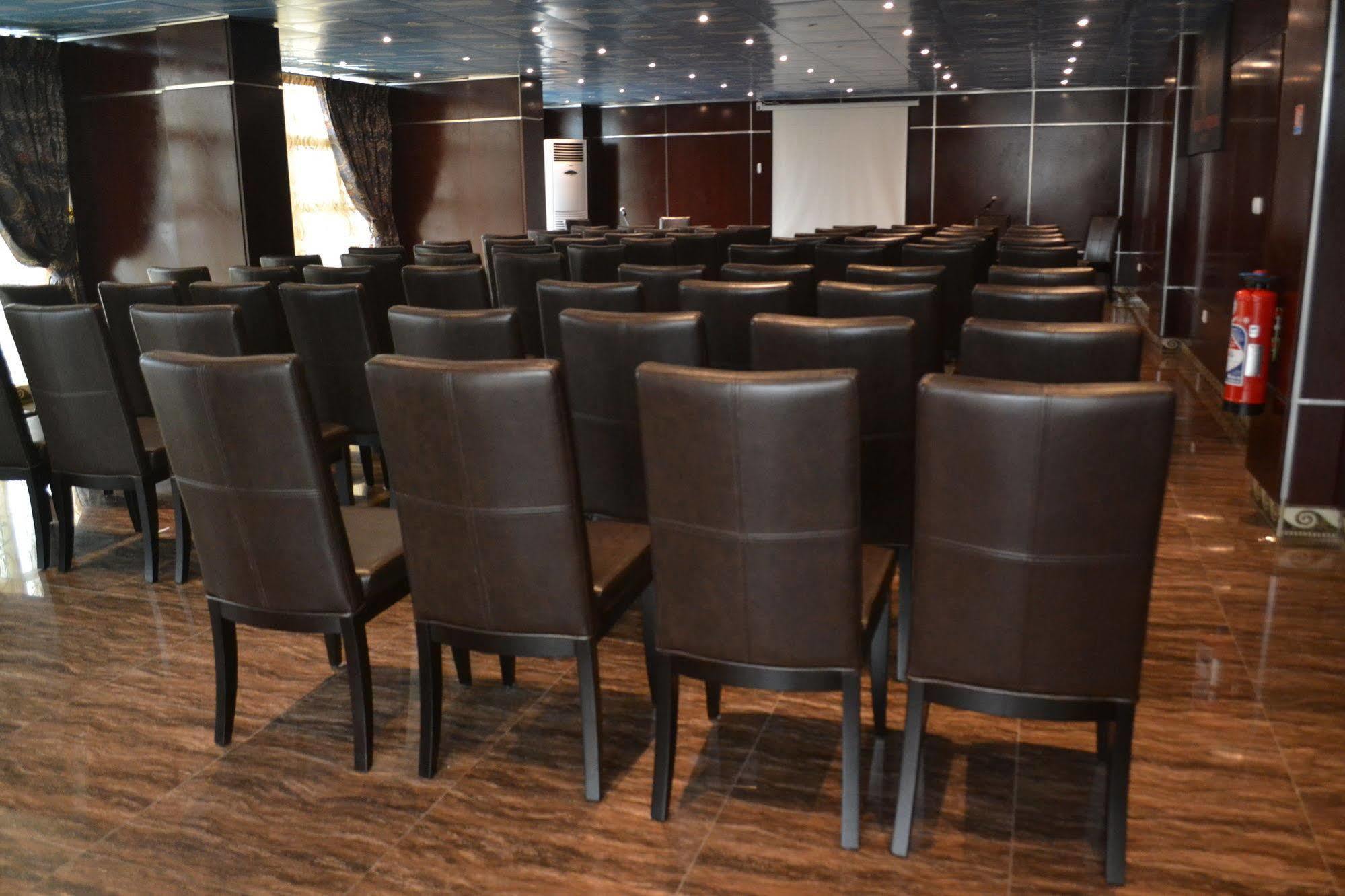 Noubou International Hotel Douala Bagian luar foto